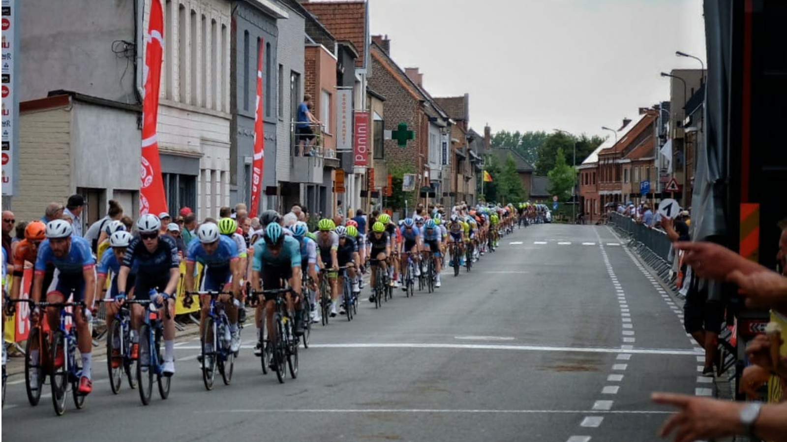Sprintwedstrijd in de Omloop Mandel-Leie-Schelde