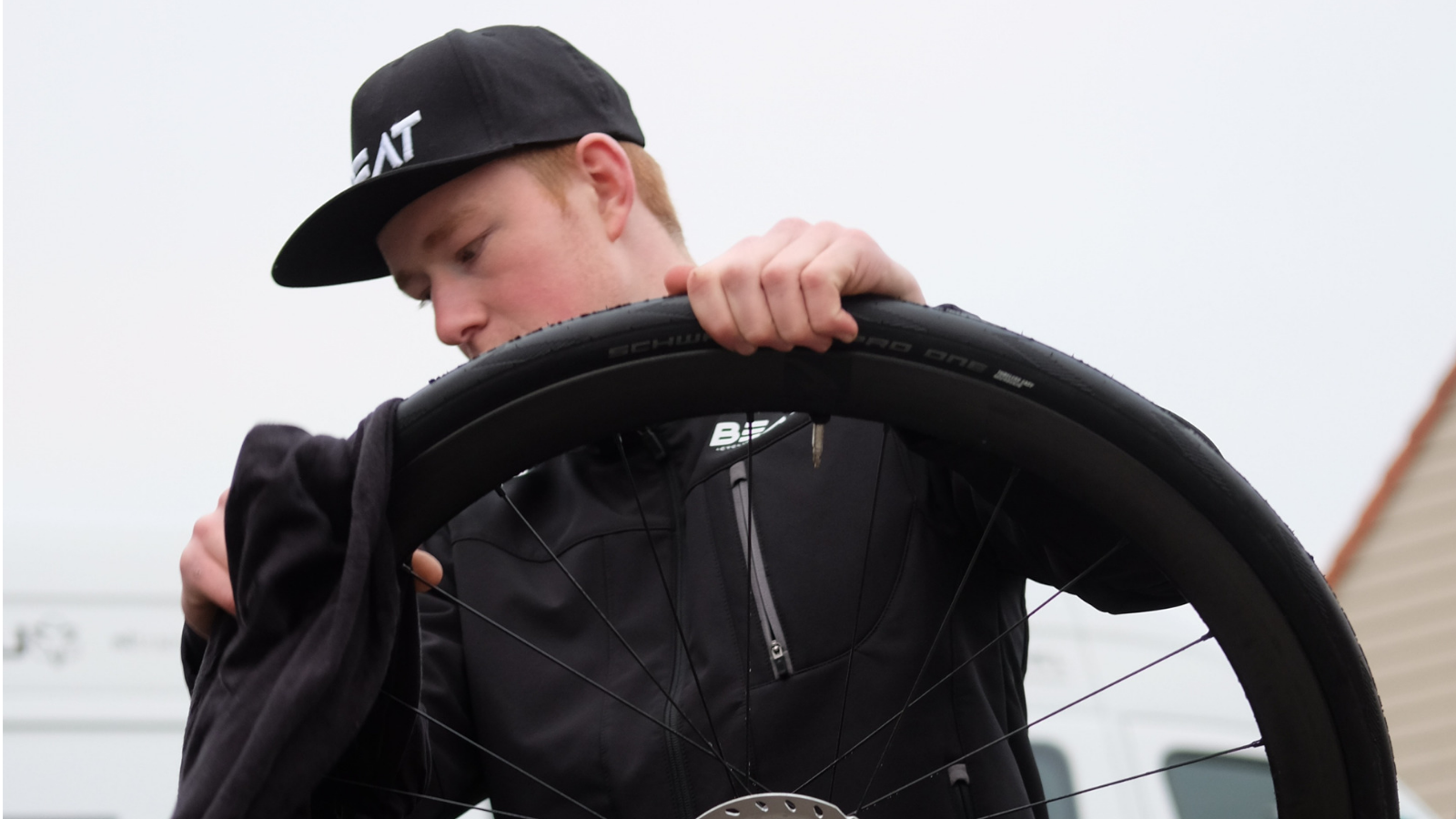 Slechts 6 lekke banden in debuutjaar mechanieker